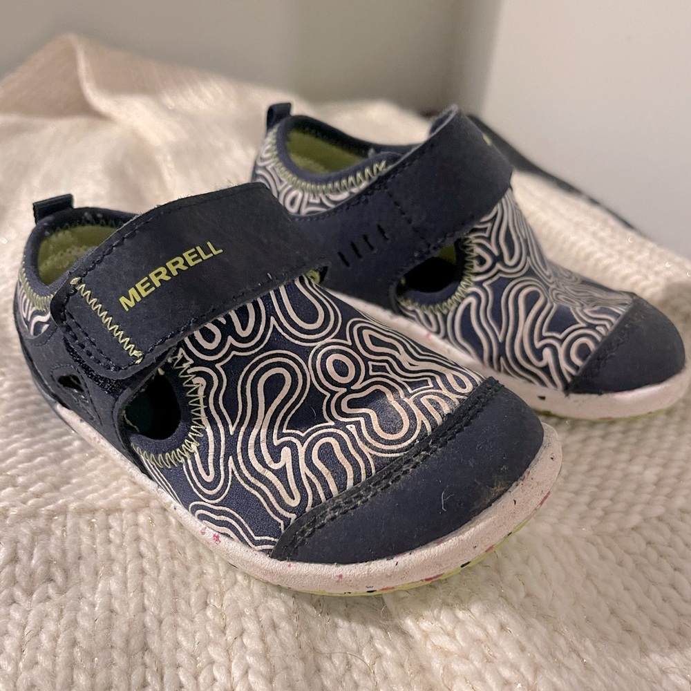 Toddler Merrell water shoes. 7.5 wide. Never worn.